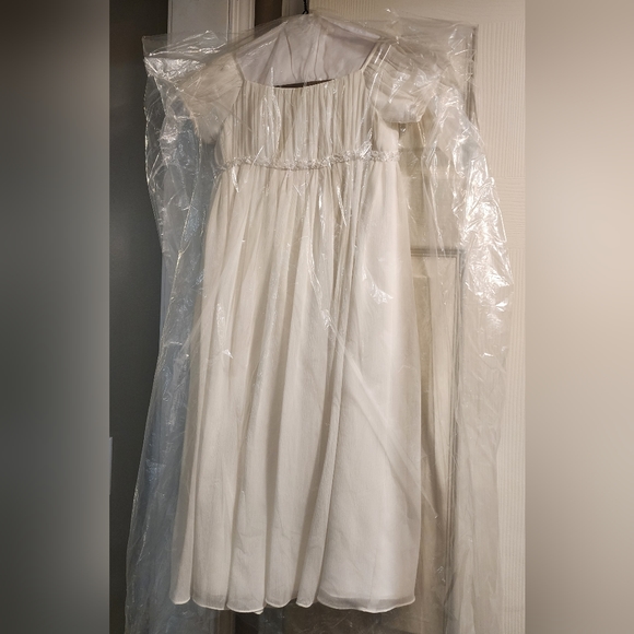 David's Bridal Flower Girl Dress, Crinkle Chiffon, Short Sleeve, Ivory, … - Picture 13 of 13